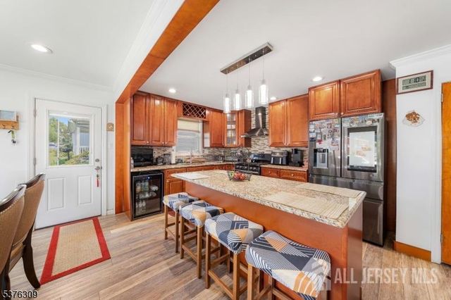 40 Buttonwood Drive, Sayreville, NJ 08859