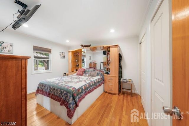 40 Buttonwood Drive, Sayreville, NJ 08859