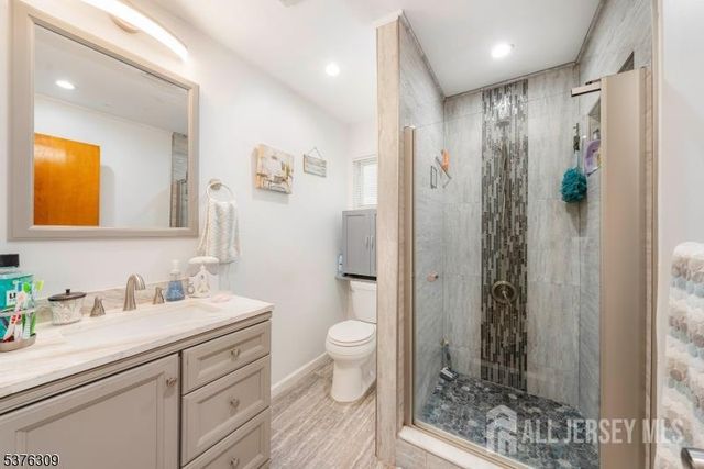 40 Buttonwood Drive, Sayreville, NJ 08859