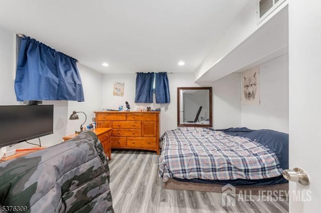 40 Buttonwood Drive, Sayreville, NJ 08859