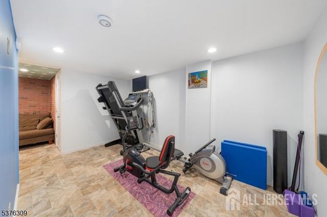 40 Buttonwood Drive, Sayreville, NJ 08859