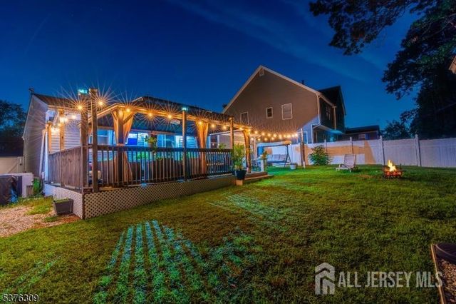 40 Buttonwood Drive, Sayreville, NJ 08859
