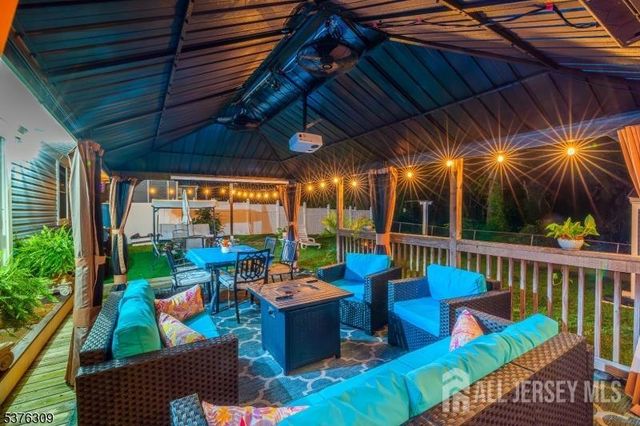 40 Buttonwood Drive, Sayreville, NJ 08859