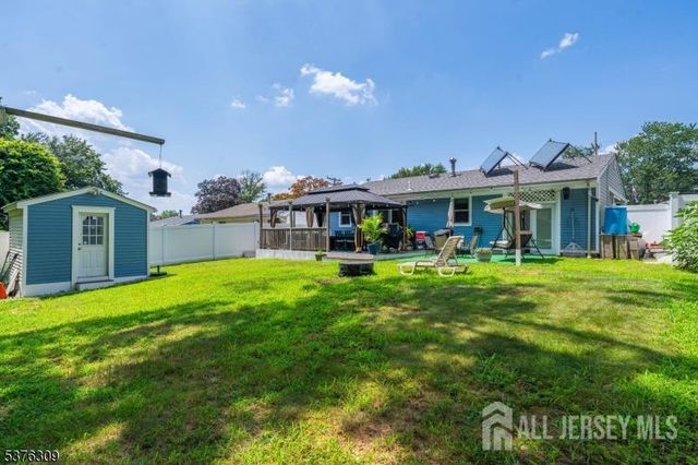 40 Buttonwood Drive, Sayreville, NJ 08859