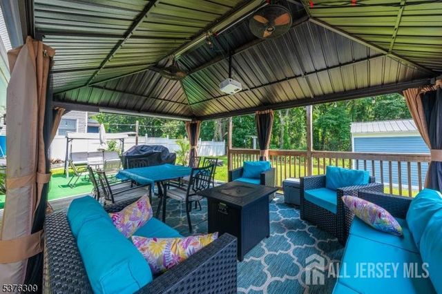 40 Buttonwood Drive, Sayreville, NJ 08859