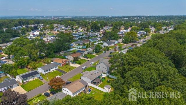 40 Buttonwood Drive, Sayreville, NJ 08859