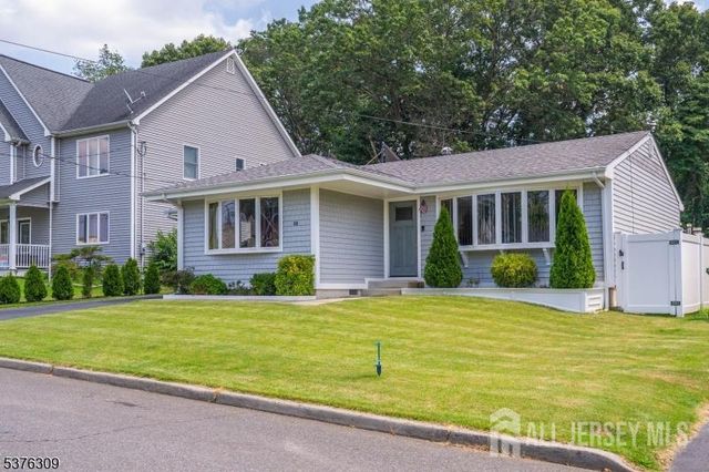 40 Buttonwood Drive, Sayreville, NJ 08859