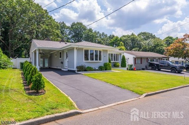 40 Buttonwood Drive, Sayreville, NJ 08859
