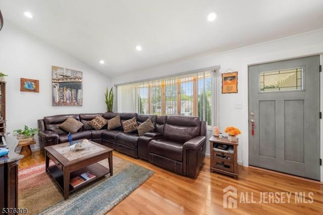 40 Buttonwood Drive, Sayreville, NJ 08859