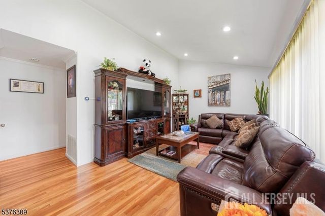 40 Buttonwood Drive, Sayreville, NJ 08859