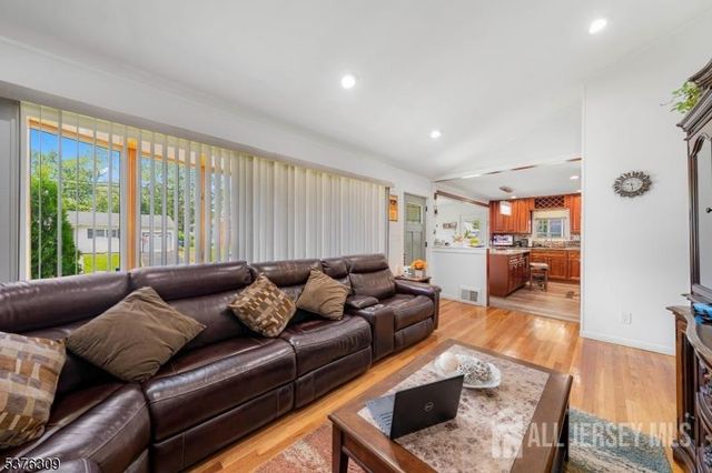 40 Buttonwood Drive, Sayreville, NJ 08859