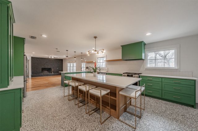 5917 Jacqueline Road, Fort Worth, TX 76112