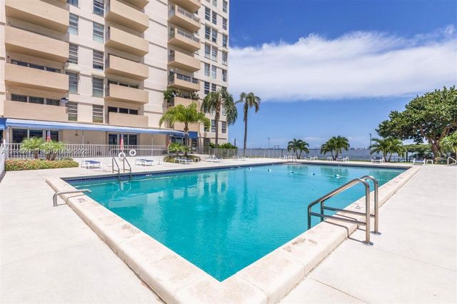 880 NE 69th St 14H, Miami, FL 33138