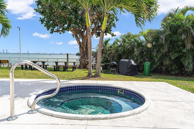 880 NE 69th St 14H, Miami, FL 33138