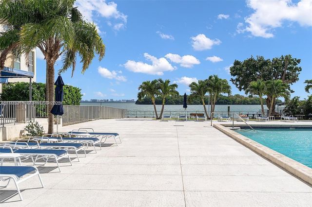 880 NE 69th St 14H, Miami, FL 33138