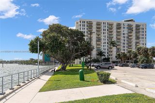 880 NE 69th St 14H, Miami, FL 33138