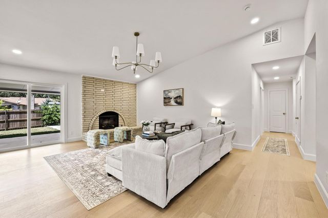 10801 Middle Knoll Drive, Dallas, TX 75238