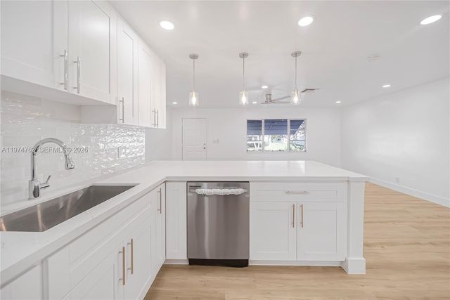 2106 Alfred Dr, Boynton Beach, FL 33426