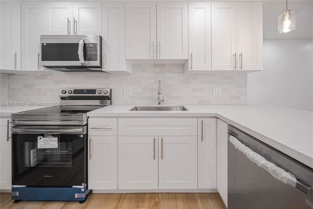 2106 Alfred Dr, Boynton Beach, FL 33426