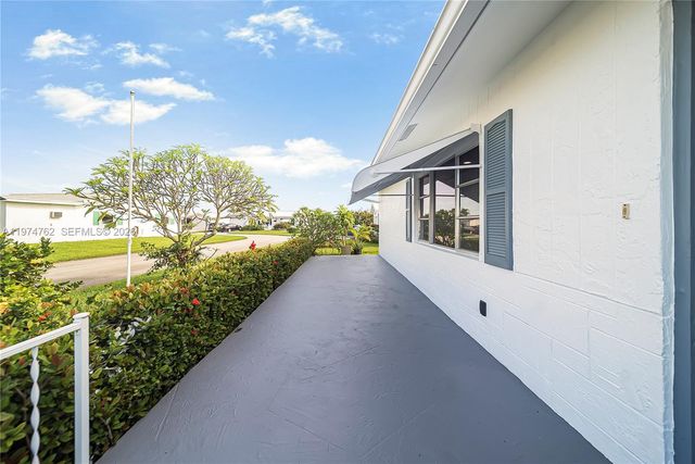 2106 Alfred Dr, Boynton Beach, FL 33426