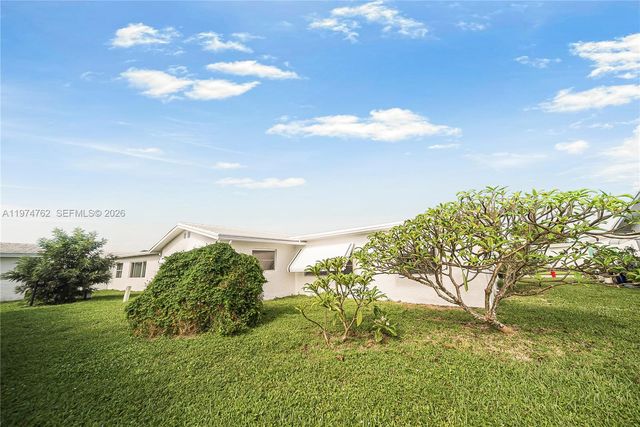 2106 Alfred Dr, Boynton Beach, FL 33426