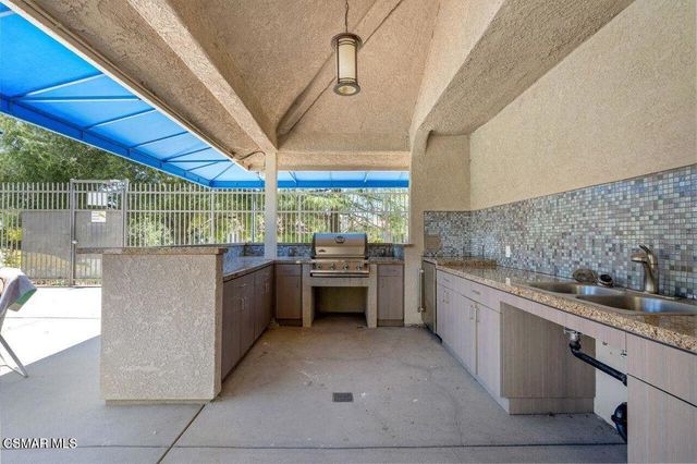 658 La Corona Court, Oak Park, CA 91377