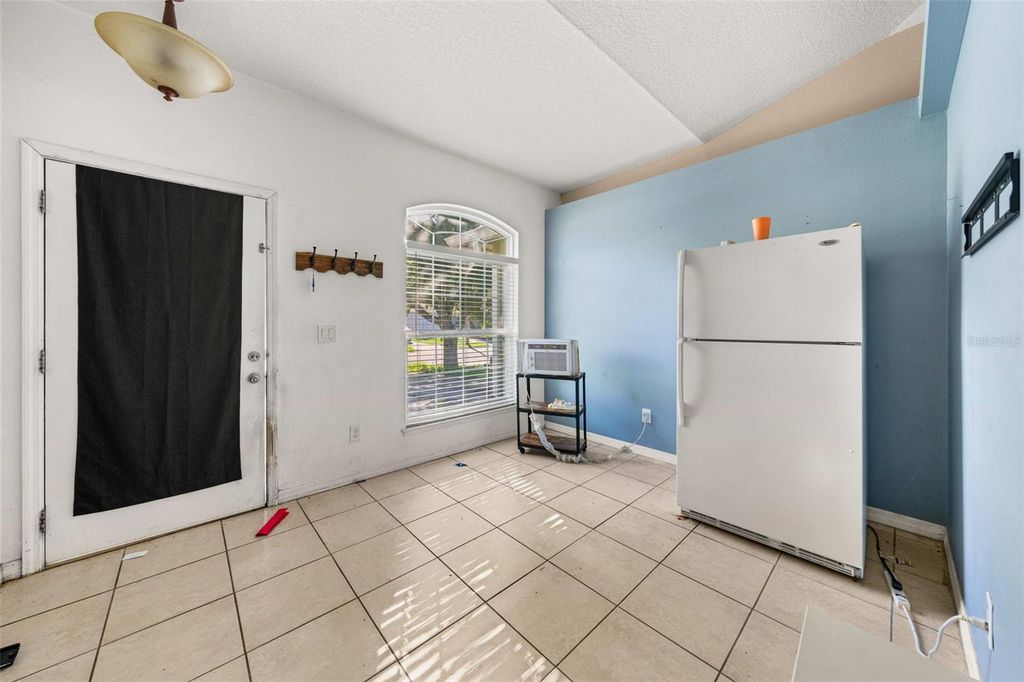 Image 4 of property listing at 7865 PINE FORK DRIVE, Orlando, FL 32822