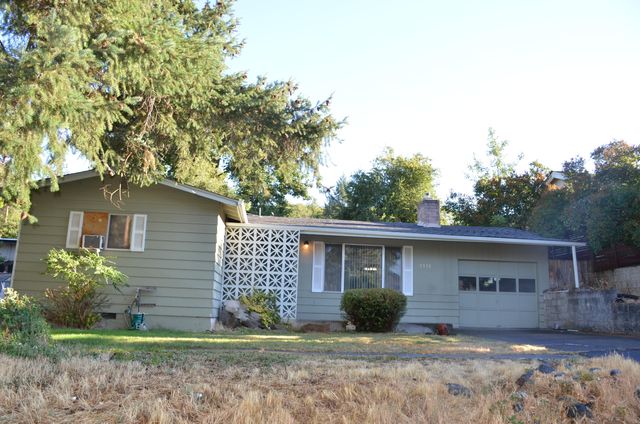 1112 NW Bellevue Place, Grants Pass, OR 97526