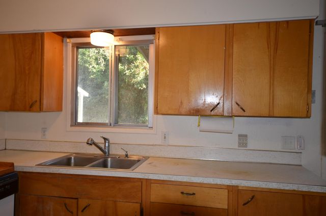 1112 NW Bellevue Place, Grants Pass, OR 97526
