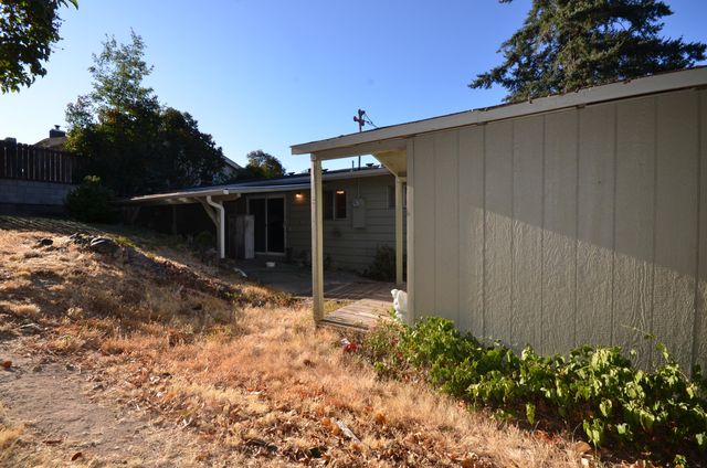1112 NW Bellevue Place, Grants Pass, OR 97526