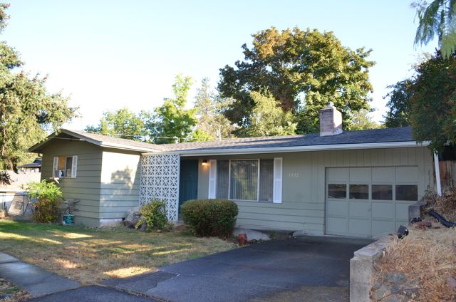 1112 NW Bellevue Place, Grants Pass, OR 97526