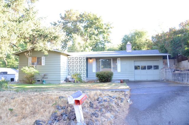 1112 NW Bellevue Place, Grants Pass, OR 97526
