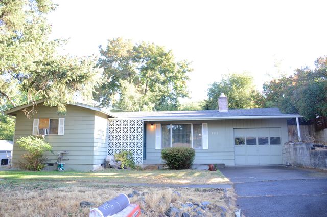 1112 NW Bellevue Place, Grants Pass, OR 97526