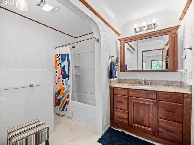 48 EAGLE CREST Dr 1A, Lake Oswego, OR 97035
