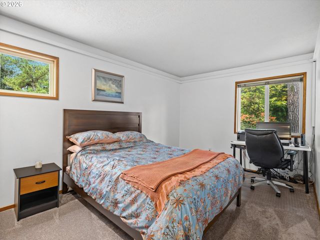 48 EAGLE CREST Dr 1A, Lake Oswego, OR 97035
