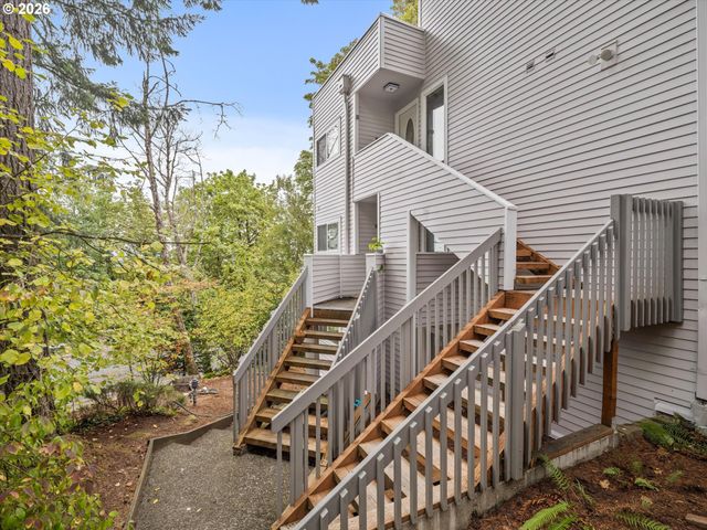 48 EAGLE CREST Dr 1A, Lake Oswego, OR 97035
