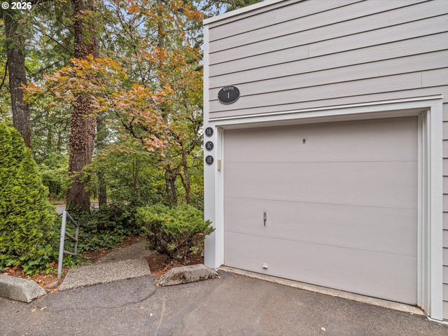 48 EAGLE CREST Dr 1A, Lake Oswego, OR 97035