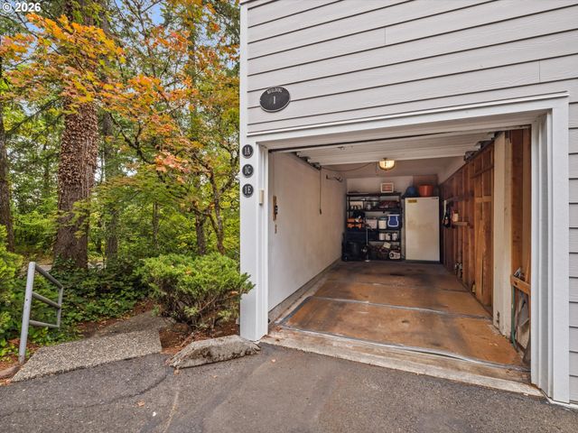 48 EAGLE CREST Dr 1A, Lake Oswego, OR 97035