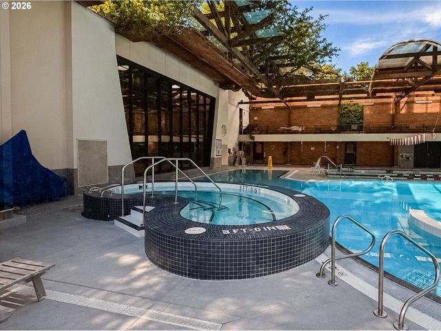 48 EAGLE CREST Dr 1A, Lake Oswego, OR 97035
