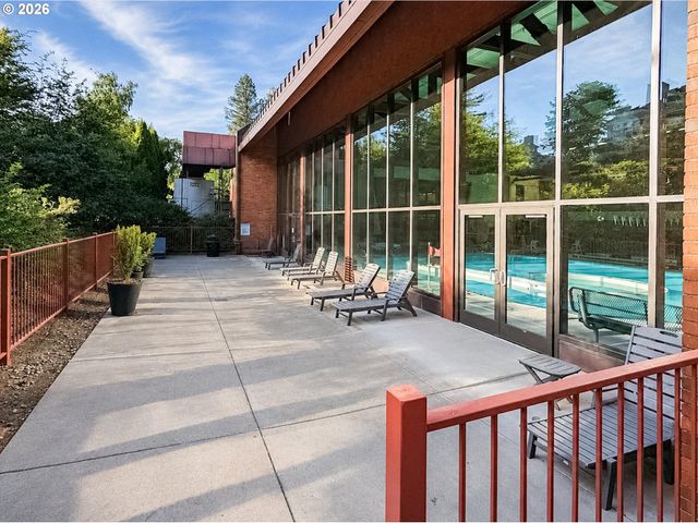 48 EAGLE CREST Dr 1A, Lake Oswego, OR 97035