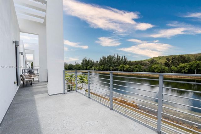 6745 NW 103rd Ave, Doral, FL 33178