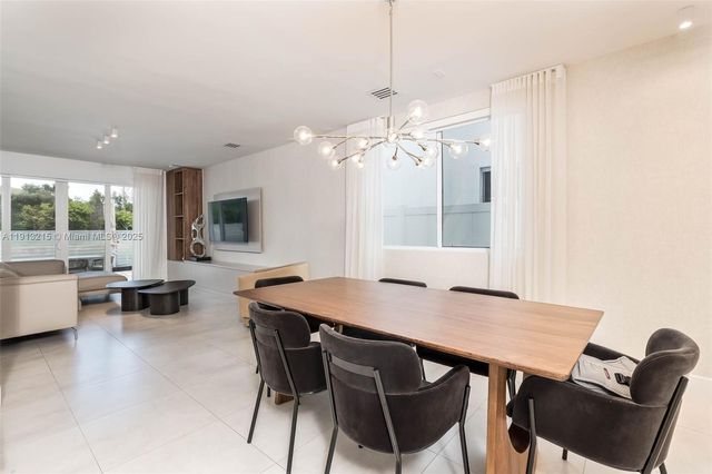 6745 NW 103rd Ave, Doral, FL 33178