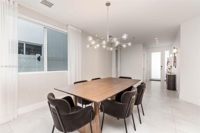 6745 NW 103rd Ave, Doral, FL 33178