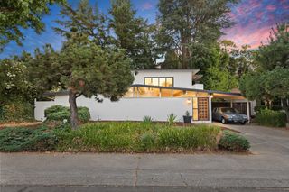 5190 Sandburg Dr, Sacramento, CA 95819