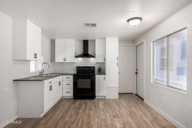 2050 W DUNLAP Avenue D42, Phoenix, AZ 85021