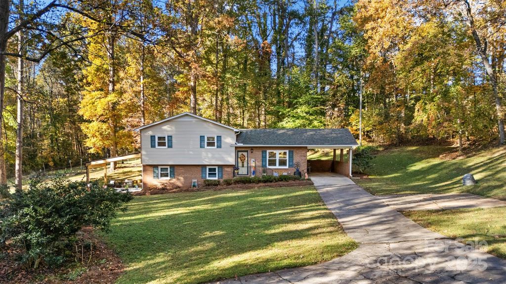 1711 Mccombs Street, Newton, NC 28658