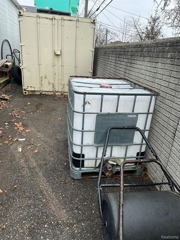 17331 Stephens Drive, Eastpointe, MI 48021