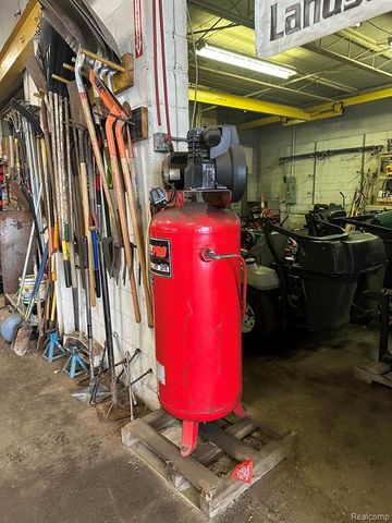 17331 Stephens Drive, Eastpointe, MI 48021