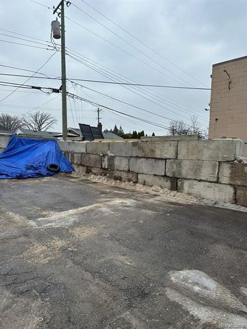 17331 Stephens Drive, Eastpointe, MI 48021