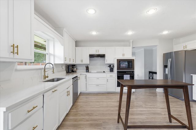1513 Chisolm Trail, Lewisville, TX 75077